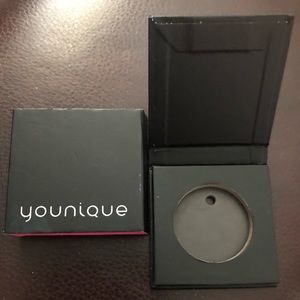 Younique Eye Shadow Holder !